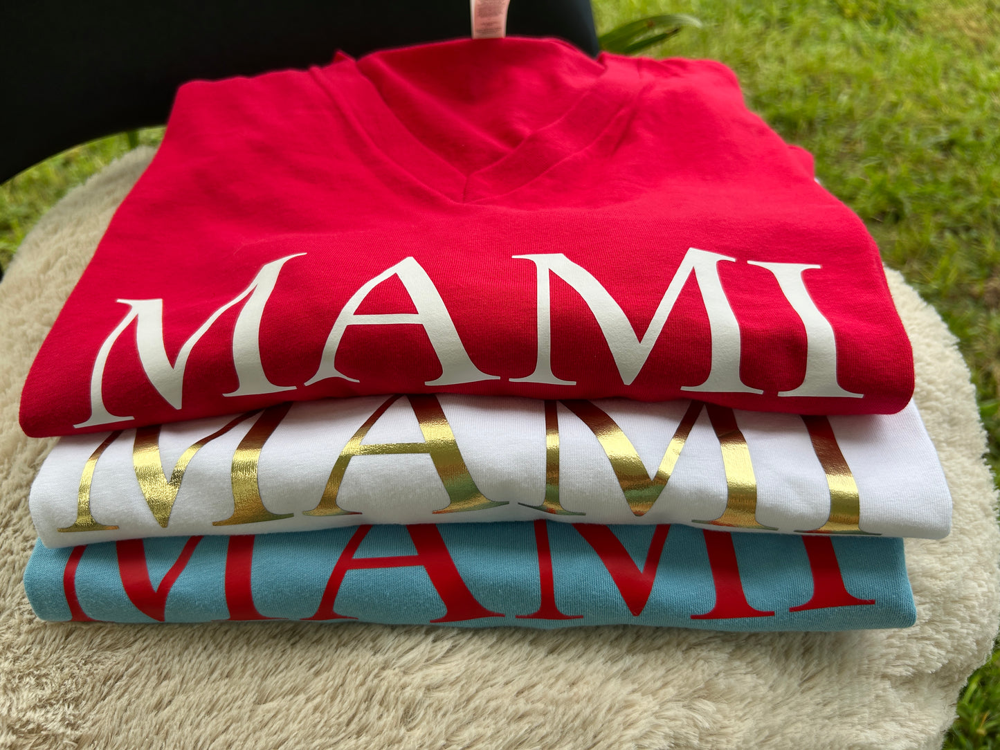 MAMI Tee | Cereza | V-neck